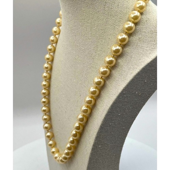 Vintage Faux Glass Pearl Necklace With Gold-Tone Clasp - Picture 5 of 6